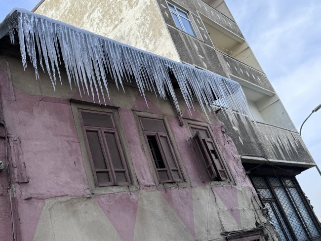 aa-20241211-36448515-36448514-erzurum-sifirin-altinda-17-dereceyle-turkiyenin-en-soguk-ili-oldu-002.jpg