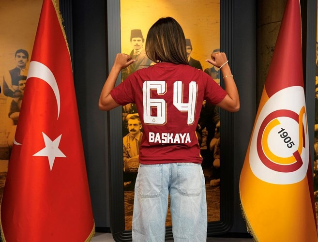 Danimarka'da doğdu Galatasaraylı oldu: İmzayı attı resmen açıklandı - Resim : 4