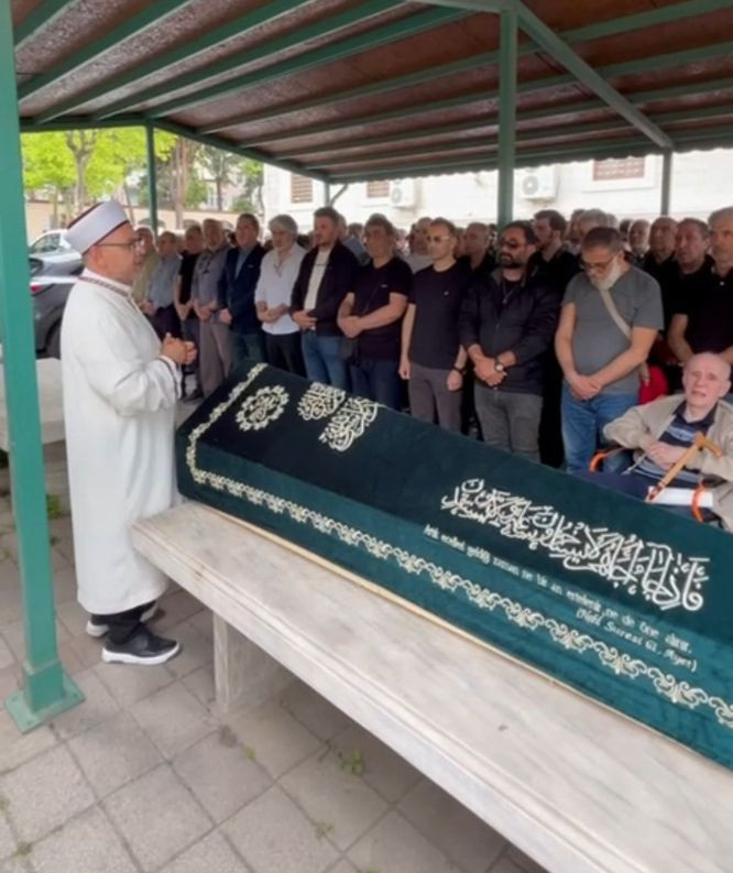Oyuncu Alp Balkan'a veda! Babası tabutuna sarılıp ağladı - Resim : 1