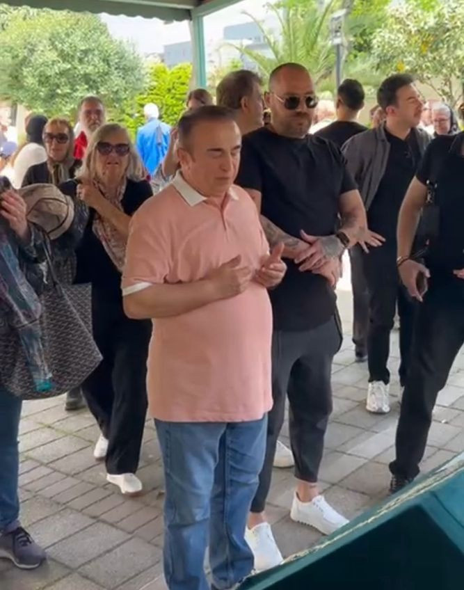 Oyuncu Alp Balkan'a veda! Babası tabutuna sarılıp ağladı - Resim : 4