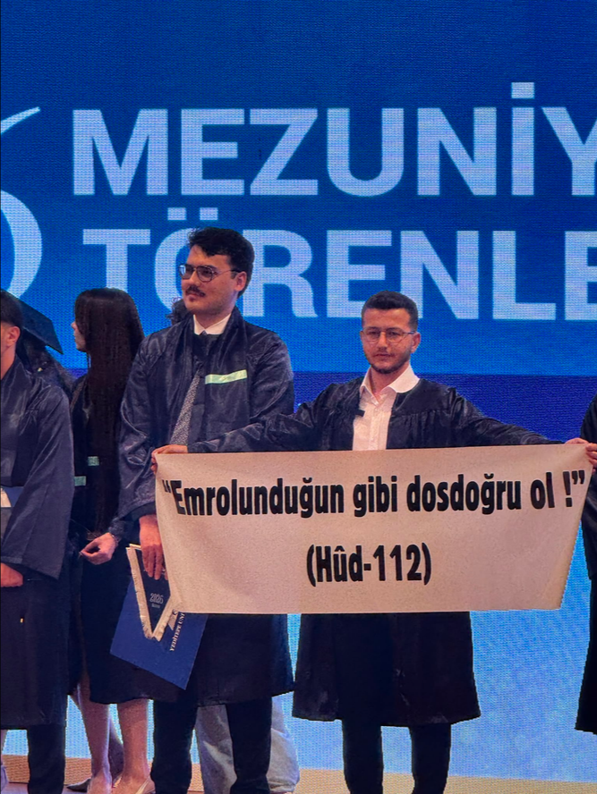 Yeditepe Üniversitesi'ndeki ayetli pankart olayında yeni görüntüler ortaya çıktı - Resim : 3