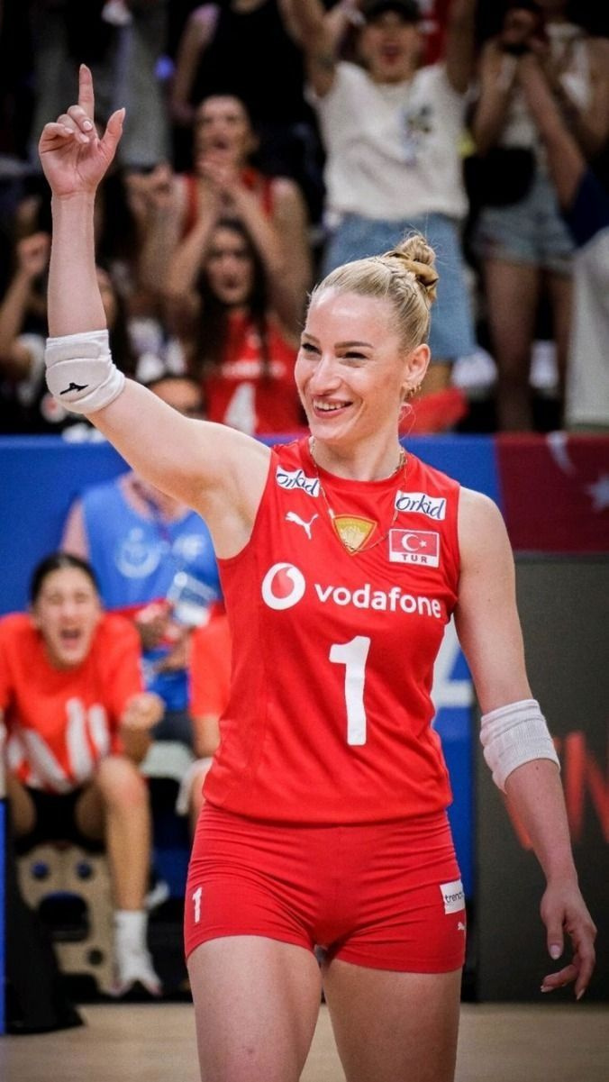 Gizem Örge'nin "Gizemli" hiyakesi: Daha 14'ündeydi halıyla gitti - Fotoğraf: 3
