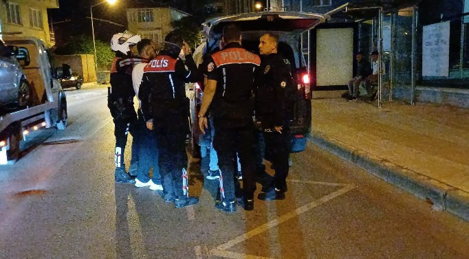 Ehliyetsiz yakalandı kullandığı araç uyuşturucu deposu çıktı - Resim : 1