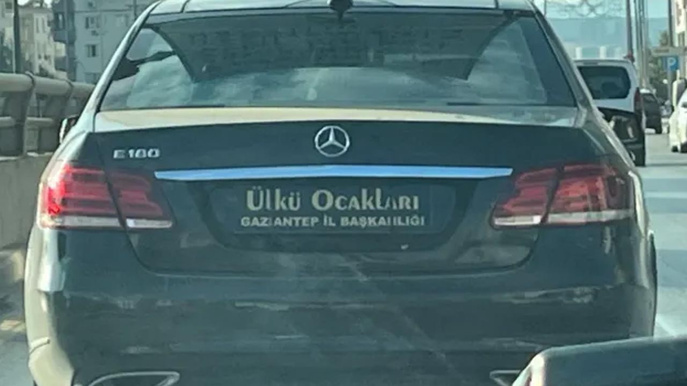 Gören bir daha baktı... Bu otomobil plakası tüm kentte ortalığı karıştırdı - Resim : 1