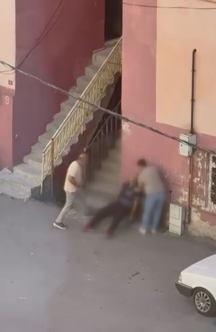 Kartal'da kiracı dehşeti kamerada: Ev sahibini göğsünden bıçaklayarak öldürdü! - Resim : 1
