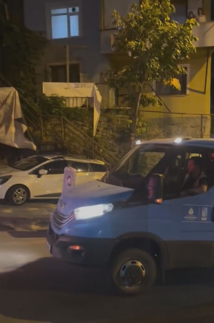Rögar kapağından gelen ses korkuttu! Ekipler harekete geçti - Resim : 4