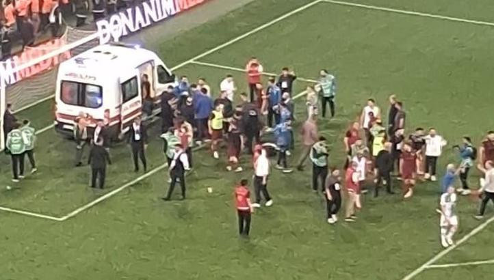 Bursaspor maçında korku dolu dakikalar: Ambulans anında sahaya girdi - Resim : 1