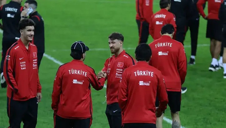 Türkiye Fransa işte ilk 11: Montella'dan sürpriz karar - Fotoğraf: 4