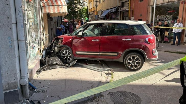 Kaldırımdaki Gökçe'yi duvara sıkıştırıp öldüren sürücüye tahliye - Resim : 1