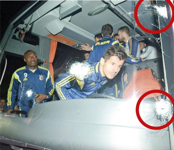 Son dakika | Fenerbahçe takım otobüsüne saldırı soruşturmasında 5 kişi gözaltına alındı - Resim : 2