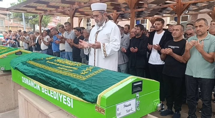 Çalıştığı markette katledilmişti: Yasemin gözyaşlarıyla toprağa verildi - Resim : 3