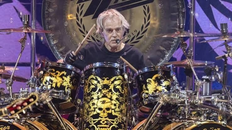 Efsane grubun ünlü ismi hayatını kaybetti! Konserler iptal edildi - Fotoğraf: 6