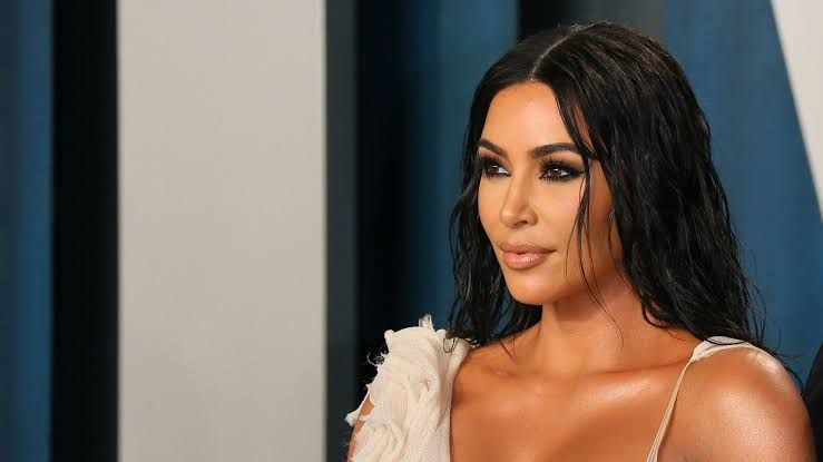 Kim Kardashian'ın 60 milyon dolarlık malikanesine hırsız girdi! Çaldığı araçla mahallede tur attı - Fotoğraf: 4