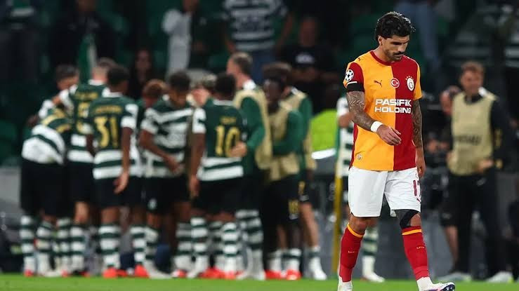 Galatasaray'da flaş karar: Kaptanlığı alınacak yollar ayrılacak! - Fotoğraf: 4