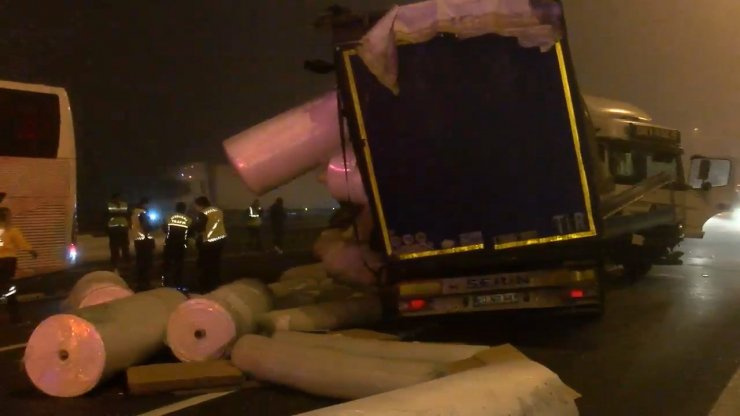 İstanbul'da Korkunç Kaza! Otobüsle TIR Çarpıştı