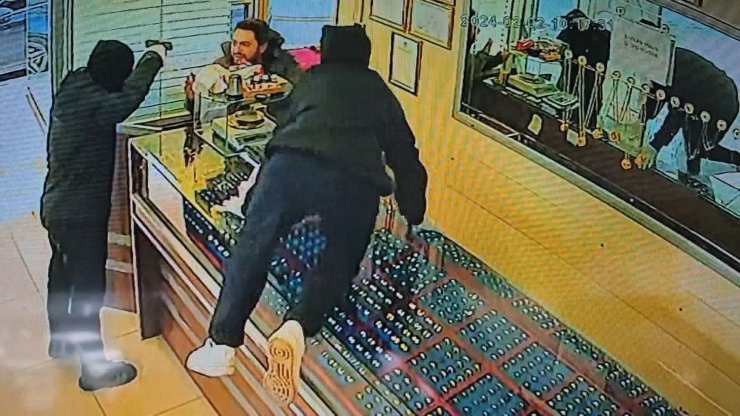 Kuyumcuyu Soymaya Çalışanlara Meydan Dayağı