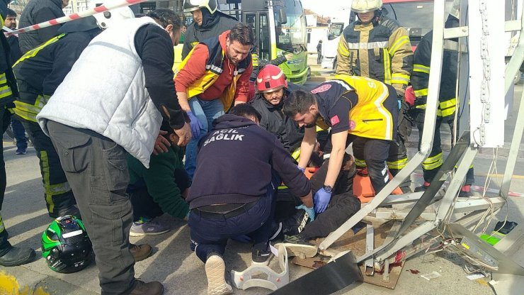 Kazada Sürüklendi, Kaldırımda Yürüyen Yayayı öldürdü