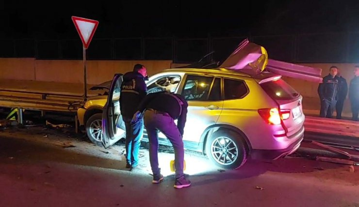 Bariyerler Kafasını Sıyırıp Geçti