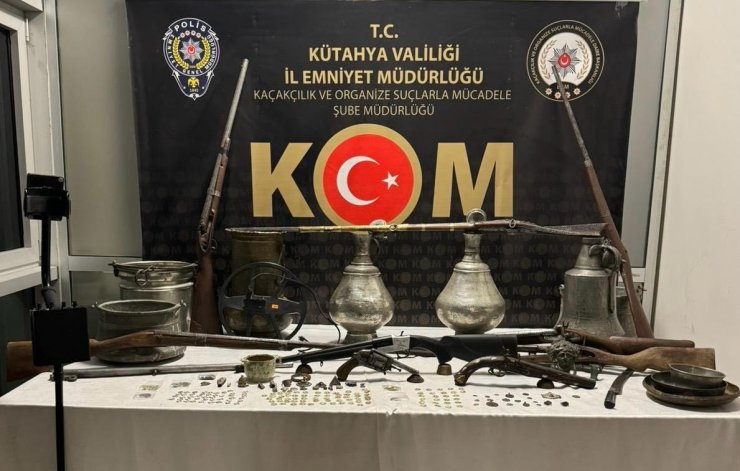 Otomobilinde ve Evinde Tarihi Eserler Ele Geçirildi