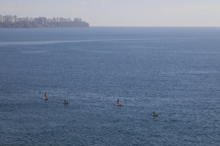 Antalya'da Sahiller Doldu