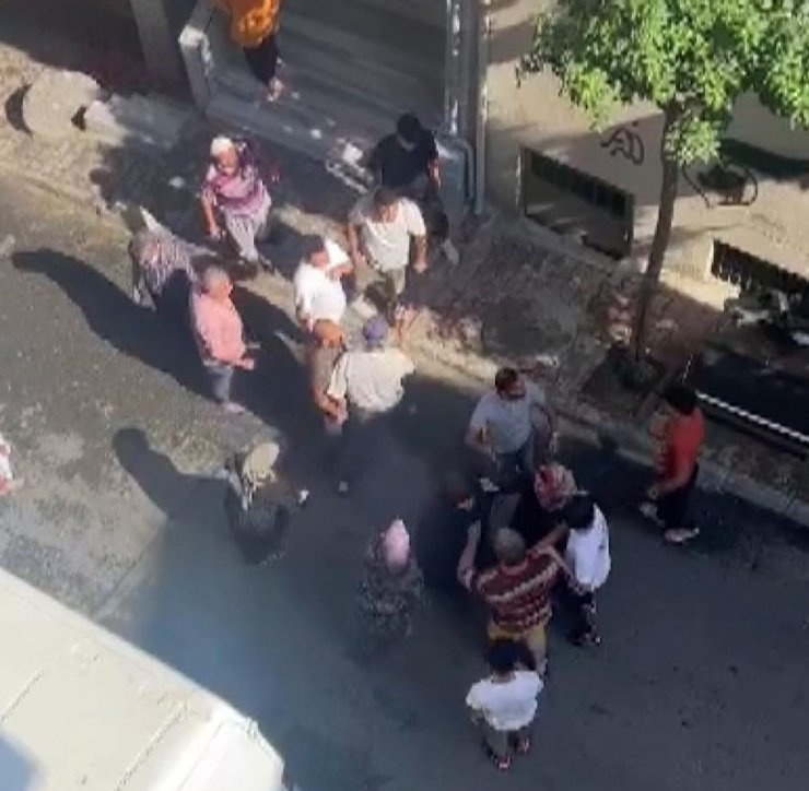 Ev Sahibi ile Kiracı Arasında Tekmeli Yumruklu Merdiven Kavgası