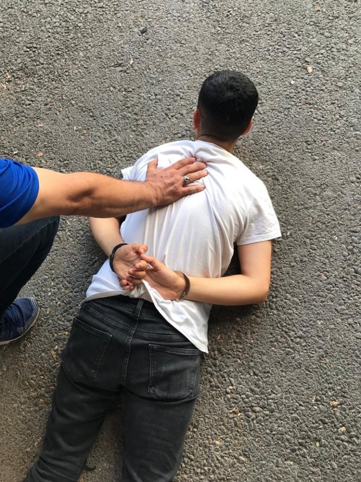 Durakta Oturan Trans Bireyi Taciz Eden 7 Kişi Yakalandı