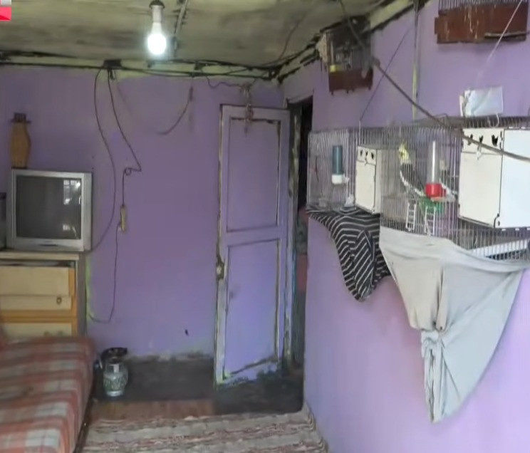 7 kişilik aile farelerle aynı evde! Çekmeköy'de yaşadıkları evin duvarları çatlak, tavanı delik - Resim : 2