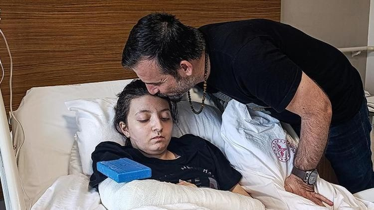 12. kattan düşüp ölümden döndü! Ecrin’in ilk isteği yürekleri dağladı - Fotoğraf: 8
