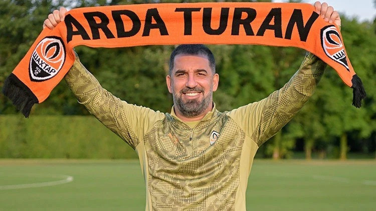 Sergen Yalçın ünlü oyuncuyu Beşiktaş'a aldırmamış: Bana ne abi Barcelona'da oynuyorsa! - Resim : 3
