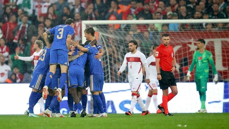 Montella'dan gece yarısından sonra istifa açıklaması: Şenol Güneş ve Fatih Terim iddiası - Fotoğraf: 2
