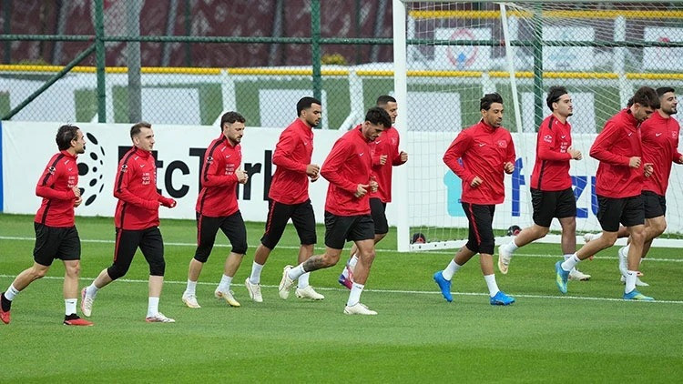 Belçika maçına saatler kala Montella'dan flaş karar: 8 futbolcu kadro dışı! - Fotoğraf: 11