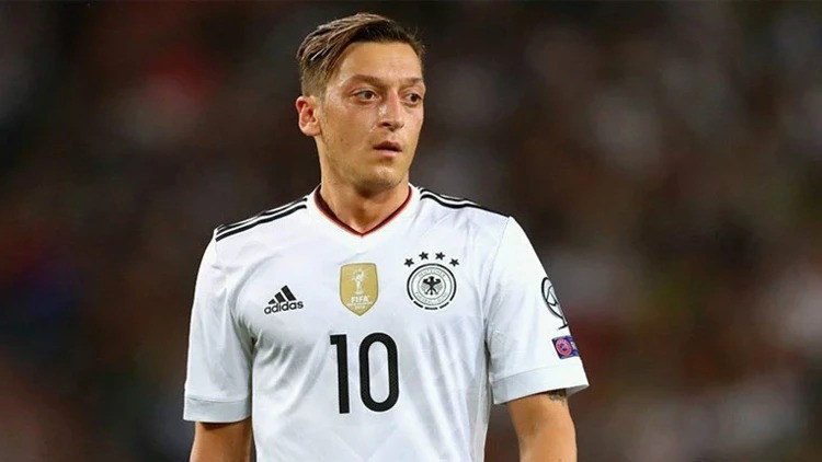 Mesut Özil fiyatını belirledi: 2 milyon 750 bin lira - Fotoğraf: 2