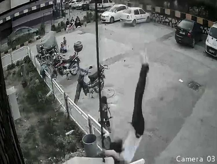 12. kattan düşüp ölümden döndü! Ecrin’in ilk isteği yürekleri dağladı - Fotoğraf: 2