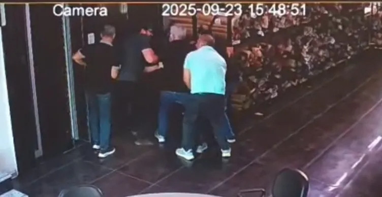 Sanayide korkunç infaz: Hırsızlıkla suçlayıp işkenceyle öldürdüler! O anların görüntüsü ortaya çıktı - Resim : 2