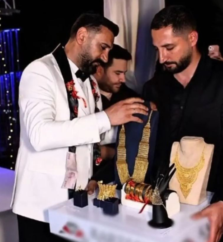 Düğününde kilolarca altın takılan sosyal medya fenomeni soluğu jandarmada aldı - Resim : 2