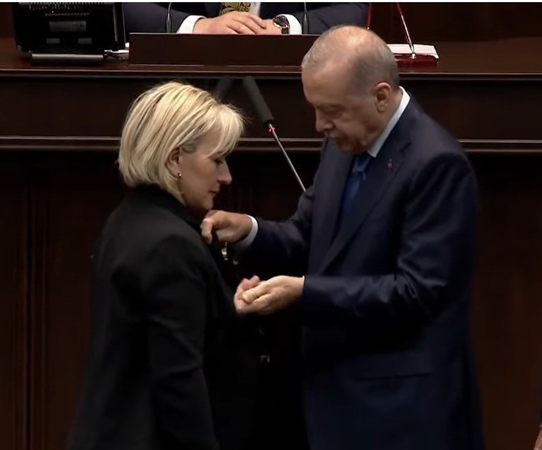 Son Dakika | Nimet Özdemir AKP'ye katıldı! "Cumhuriyet kadınıyım" demişti - Resim : 1