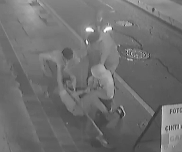 Abisine borç verdi, yeğenleri dehşeti yaşattı! Korku dolu anlar kameraya yansıdı - Resim : 5
