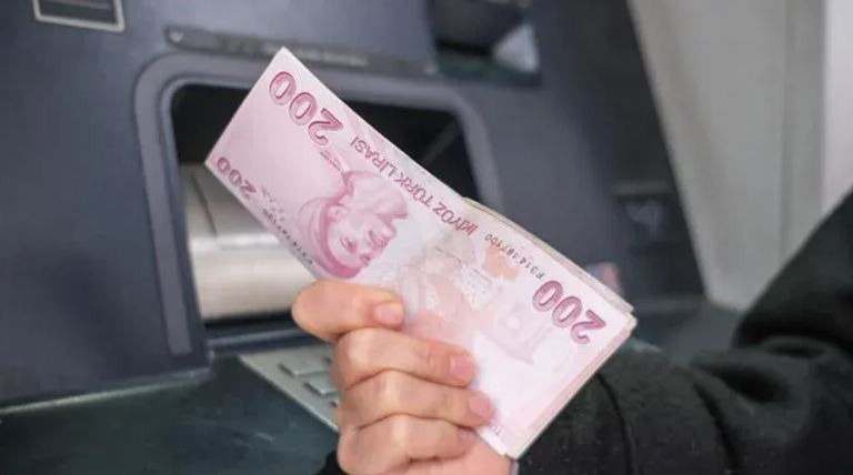 ATM'den para çekenler dikkat! Bu detayı fark etmezseniz hesabınız boşalabilir - Resim : 1