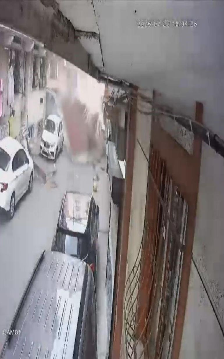 Fırtına çatıları uçurdu çocuklar ölümden döndü - Resim : 2
