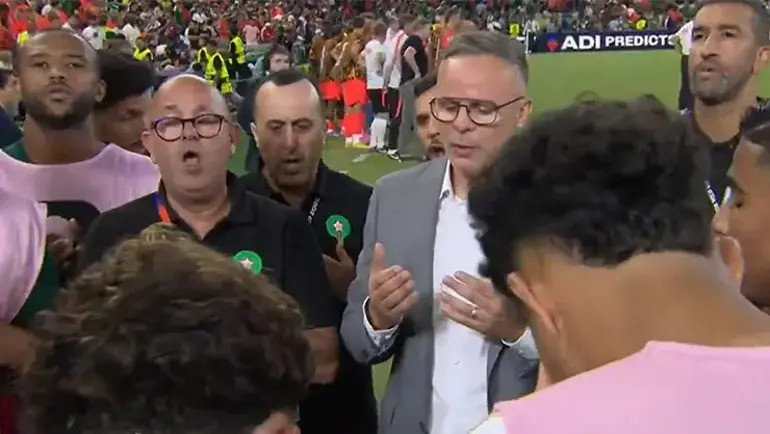 Penaltılardan önce takımı toplayıp dua ettirdi: Turu geçince de secdeyle kutladılar - Resim : 2