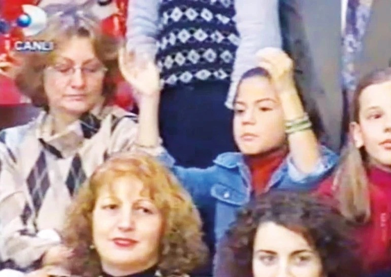 Demet Özdemir’in 25 yıl önceki görüntüleri viral oldu! Kimse fark etmemişti - Resim : 1