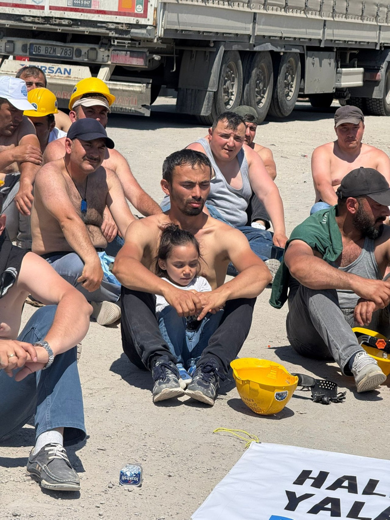 BEYPAZARI GİRİŞİNDE TOPLANDILAR