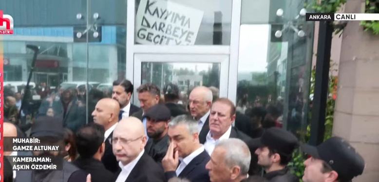 ÇEVİK KUVVET EKİPLERİ GENEL MERKEZ ÖNÜNDE