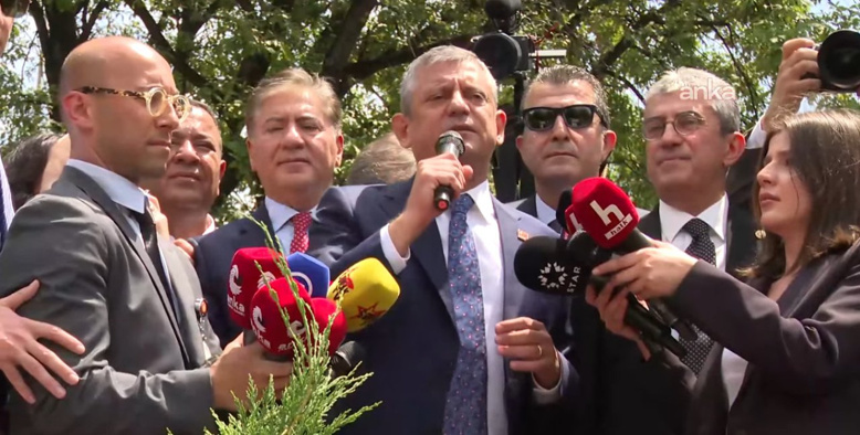 ÖZEL TBMM DİKMEN KAPISI ÖNÜNDE KONUŞUYOR