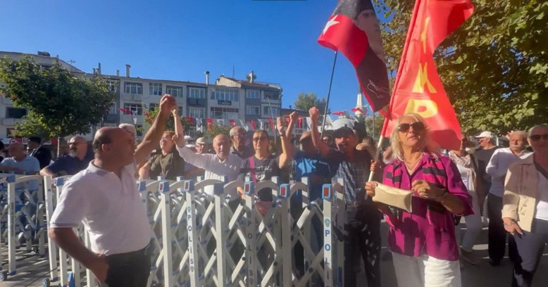 GAZETECİLER İÇERİ ALINMIYOR
