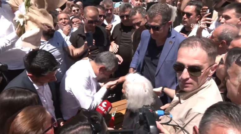 100 YAŞINDAKİ EN YAŞLI ÜYE MÜZEYYEN KILIÇ'TAN ÖZEL'E DESTEK
