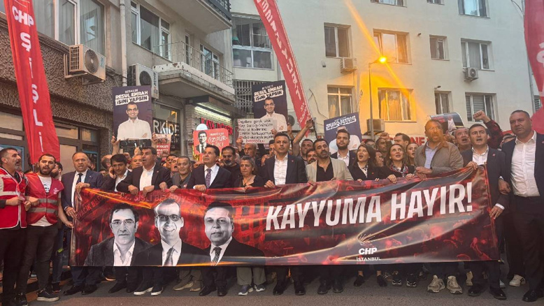 YURTTAŞLAR İRADELERİNE SAHİP ÇIKMAK İÇİN BİR ARAYA GELDİ