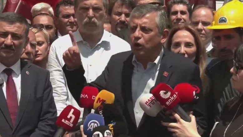 ÖZGÜR ÖZEL YILDIZLAR HOLDİNG ÖNÜNDE