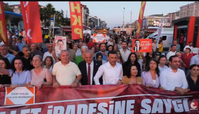 ORHAN ÇERKEZ’E DE "HAİN ORHAN" SLOGANLARI ATILDI: "BUGÜN HESAP SORMA GÜNÜDÜR"
