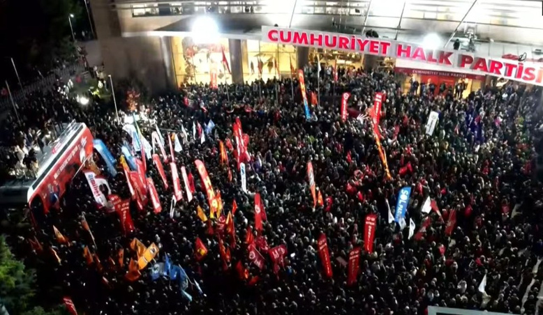 YURTTAŞLAR MUTLAK BUTLAN'A KARŞI GENEL MERKEZ'DE